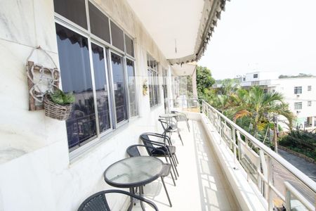 Apartamento à venda com 120m², 3 quartos e 2 vagasVaranda