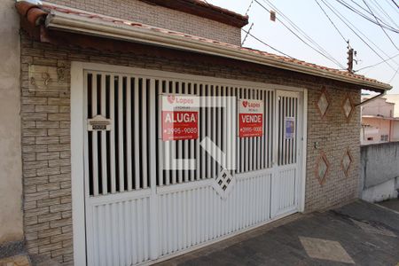 Casa à venda com 240m², 4 quartos e 6 vagasFachada