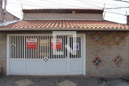 Casa à venda com 240m², 4 quartos e 6 vagasFachada
