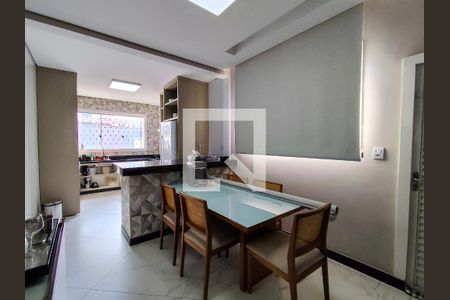 Casa à venda com 388m², 3 quartos e 3 vagas Casa à venda com 388m², 3 quartos e 3 vagasCopa