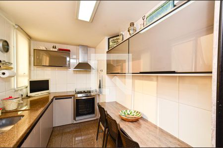 Apartamento à venda com 192m², 3 quartos e 3 vagas Apartamento à venda com 192m², 3 quartos e 3 vagasCozinha