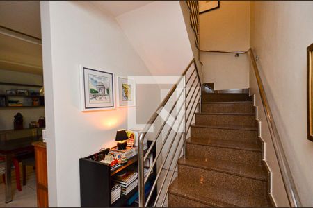 Apartamento à venda com 192m², 3 quartos e 3 vagas Apartamento à venda com 192m², 3 quartos e 3 vagasEscada cobertura