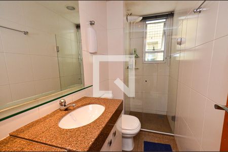 Apartamento à venda com 192m², 3 quartos e 3 vagas Apartamento à venda com 192m², 3 quartos e 3 vagasBanheiro social