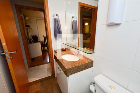 Apartamento à venda com 192m², 3 quartos e 3 vagas Apartamento à venda com 192m², 3 quartos e 3 vagasBanheiro social