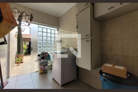 Casa à venda com 200m², 4 quartos e 4 vagasArea de serviço