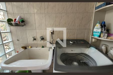 Casa à venda com 200m², 4 quartos e 4 vagasArea de serviço