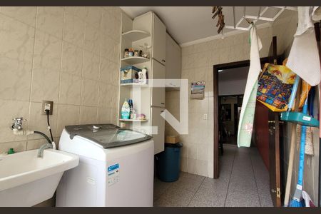 Casa à venda com 200m², 4 quartos e 4 vagasArea de serviço