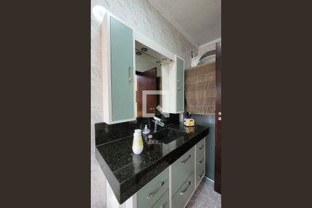 Casa à venda com 200m², 4 quartos e 4 vagasBanheiro da suíte