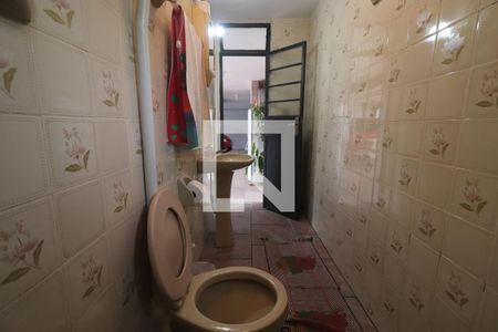 Casa à venda com 360m², 3 quartos e 6 vagasBanheiro Área externa 