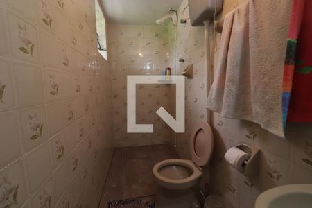 Casa à venda com 360m², 3 quartos e 6 vagasBanheiro Área externa 