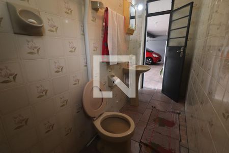 Casa à venda com 360m², 3 quartos e 6 vagasBanheiro Área externa 