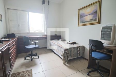 Casa à venda com 360m², 3 quartos e 6 vagasEscritório