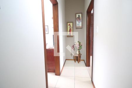 Casa à venda com 360m², 3 quartos e 6 vagasCorredor 