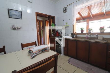 Casa à venda com 360m², 3 quartos e 6 vagasCozinha 
