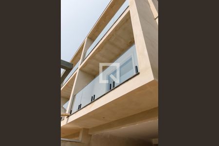 Casa à venda com 186m², 3 quartos e 6 vagas Casa à venda com 186m², 3 quartos e 6 vagasFachada
