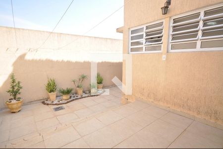 Casa à venda com 220m², 3 quartos e 2 vagasQuintal