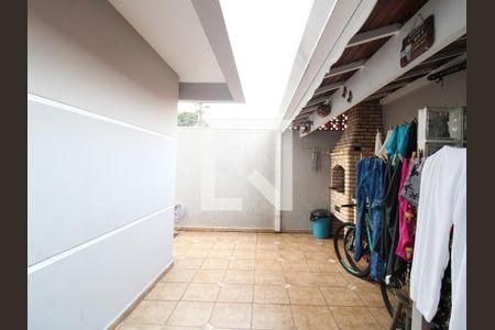 Casa à venda com 190m², 3 quartos e 2 vagasQuintal com Churrasqueira