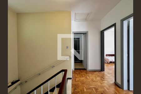 Casa à venda com 231m², 3 quartos e 4 vagas Casa à venda com 231m², 3 quartos e 4 vagasCorredor Quartos