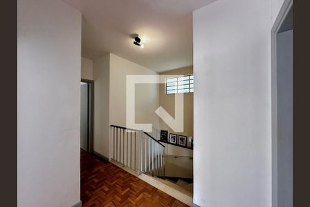 Casa à venda com 231m², 3 quartos e 4 vagas Casa à venda com 231m², 3 quartos e 4 vagasCorredor Quartos