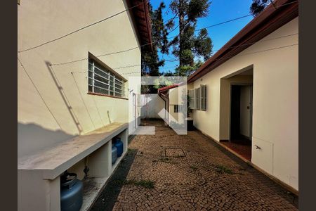 Casa à venda com 231m², 3 quartos e 4 vagas Casa à venda com 231m², 3 quartos e 4 vagasQuintal