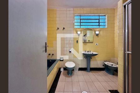 Casa à venda com 231m², 3 quartos e 4 vagas Casa à venda com 231m², 3 quartos e 4 vagasBanheiro Suíte