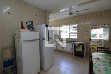 Casa à venda com 150m², 4 quartos e 4 vagasCozinha - Armários