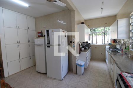 Casa à venda com 150m², 4 quartos e 4 vagasCozinha - Armários