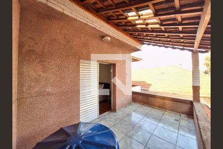 Casa à venda com 250m², 3 quartos e 4 vagas Casa à venda com 250m², 3 quartos e 4 vagasVaranda quarto 1