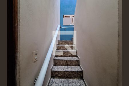 Casa à venda com 250m², 3 quartos e 4 vagas Casa à venda com 250m², 3 quartos e 4 vagasEscada