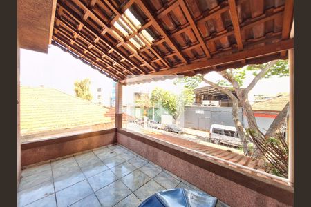 Casa à venda com 250m², 3 quartos e 4 vagas Casa à venda com 250m², 3 quartos e 4 vagasVaranda quarto 1