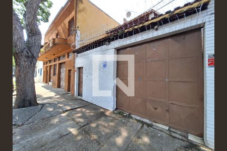Casa à venda com 250m², 3 quartos e 4 vagas Casa à venda com 250m², 3 quartos e 4 vagasFachada