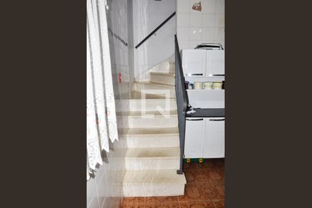 Casa à venda com 150m², 3 quartos e 2 vagasCasa 01 - Escada Quarto