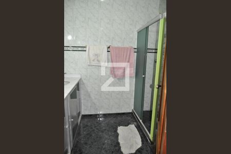 Casa de condomínio à venda com 180m², 4 quartos e 1 vagaBanheiro