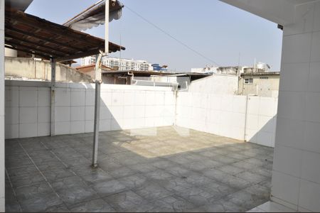 Casa de condomínio à venda com 180m², 4 quartos e 1 vagaTerraço