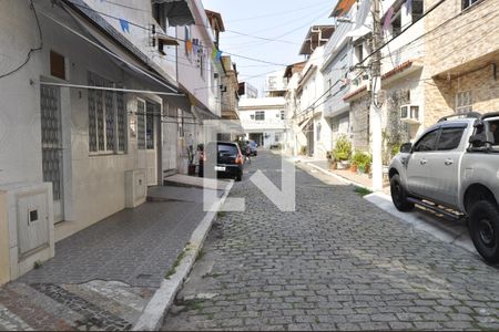 Casa de condomínio à venda com 180m², 4 quartos e 1 vagaÁrea comum