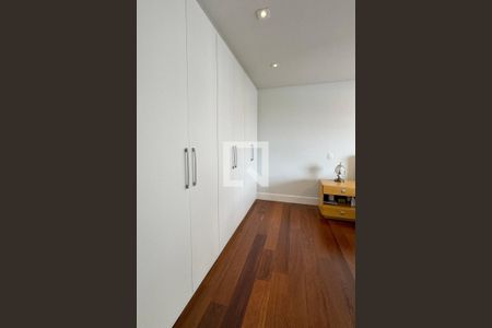 Apartamento à venda com 196m², 4 quartos e 3 vagasCloset da suíte 1