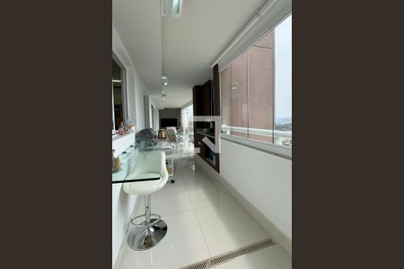 Apartamento à venda com 196m², 4 quartos e 3 vagasVaranda gourmet