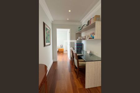 Apartamento à venda com 196m², 4 quartos e 3 vagasEscritório