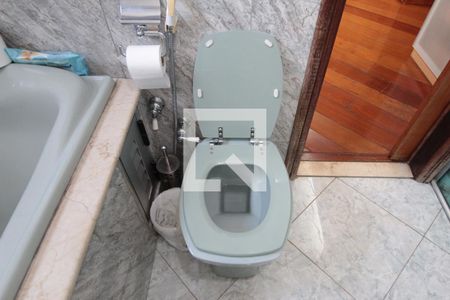 Apartamento à venda com 300m², 5 quartos e 4 vagasBanheiro da Suíte 1