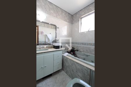 Apartamento à venda com 300m², 5 quartos e 4 vagasBanheiro da Suíte 1