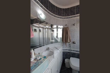 Apartamento à venda com 300m², 5 quartos e 4 vagasBanheiro da Suíte 2