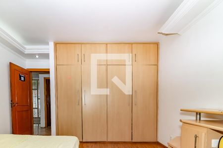 Casa de condomínio à venda com 250m², 4 quartos e 4 vagas Casa de condomínio à venda com 250m², 4 quartos e 4 vagasQuarto 2