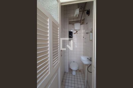 Apartamento à venda com 135m², 4 quartos e sem vaga Apartamento à venda com 135m², 4 quartos e sem vagaBanheiro da área de serviço