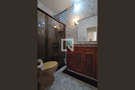 Apartamento à venda com 135m², 4 quartos e sem vaga Apartamento à venda com 135m², 4 quartos e sem vagaBanheiro social