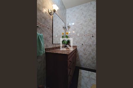 Apartamento à venda com 135m², 4 quartos e sem vaga Apartamento à venda com 135m², 4 quartos e sem vagaBanheiro social