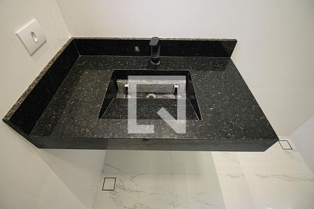 Casa à venda com 175m², 3 quartos e 4 vagasSuíte 2 Banheiro