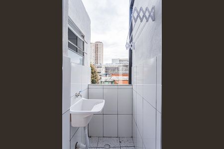 Área de Serviço de casa para alugar com 1 quarto, 28m² em Vila Diva, São Paulo
