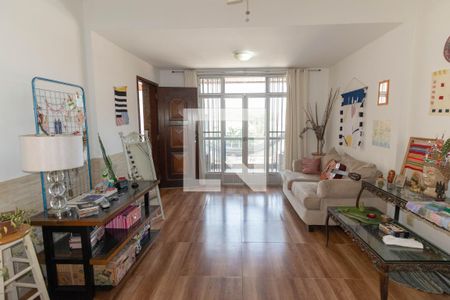 Sala de casa para alugar com 3 quartos, 240m² em Pitangueiras, Rio de Janeiro