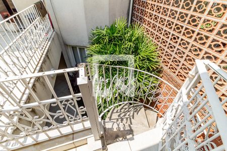 Casa à venda com 390m², 4 quartos e 2 vagasEscada