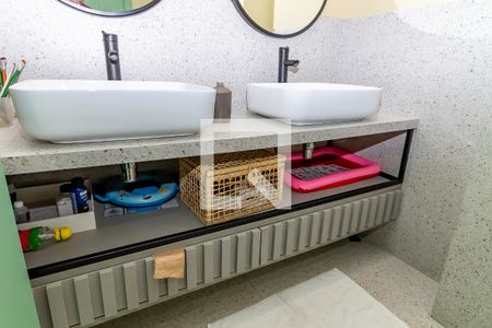 Casa à venda com 390m², 4 quartos e 2 vagasBanheiro da Suíte 2